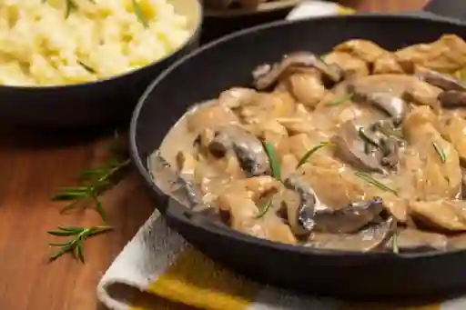 Pechuga En Salsa De Champiñones