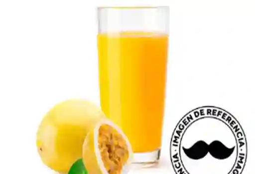 Jugo De Maracuyá En Agua