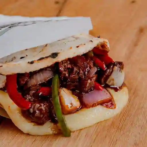 Arepa De Lomo Saltado