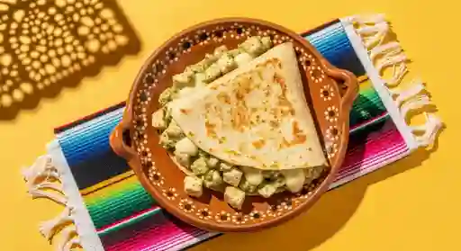 Quesadilla De Pollo En Salsa Verde
