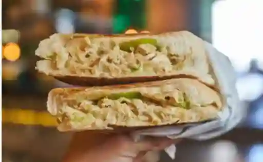 Sándwich De Pollo Desmenuzado