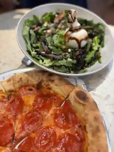 Combo Pizza Pepperoni+ensalada