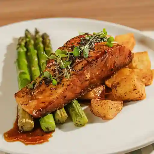 Salmon Con Esparragos