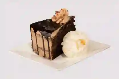 Porción Torta Con Helado
