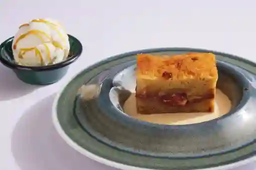 Budin De Guayaba Con Helado