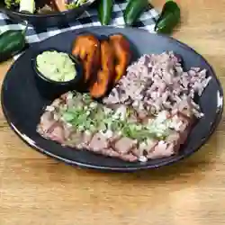 Steak Con Frijól Y Maduritos.