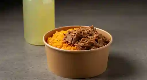 Res Desmechada +arroz Achiotado +bebida