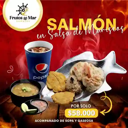 Salmon En Salsa De Mariscos