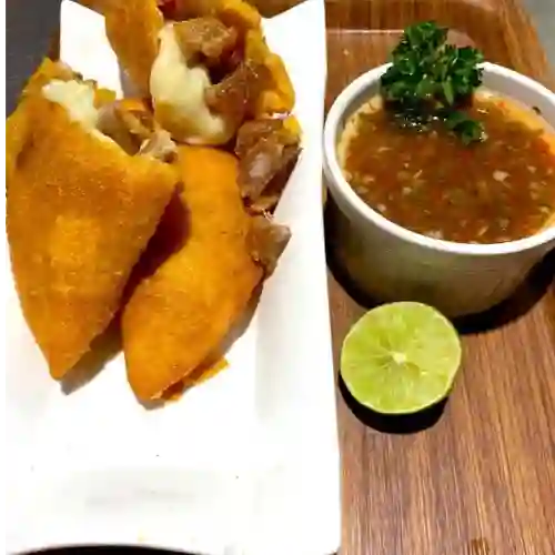 Empanada De Chicharrón
