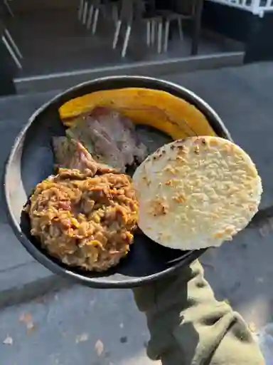 Calentado Con Carne De Cerdo