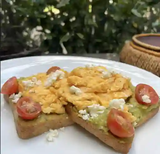 Tostada Aguacate + Huevo
