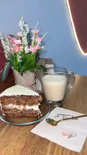 Porción Torta De Zanahoria