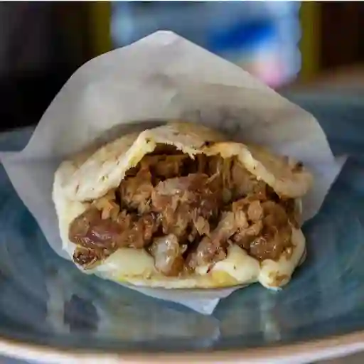 Arepa De Costilla De Cerdo Al Romero