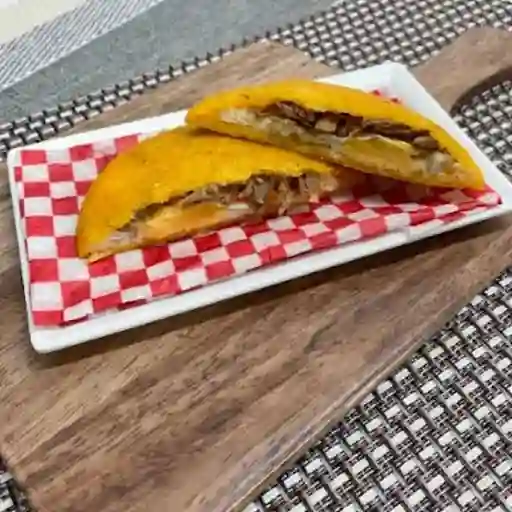 Arepa E Huevo Con Carne Desmechada