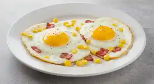 Huevos Fritos Con Maíz Y Tocineta.