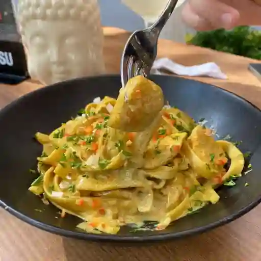 Tallarines De Pollo Al Curry