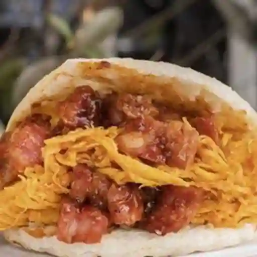 Arepa De Pollo Y Costilla