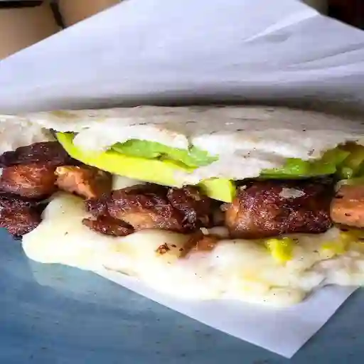 Arepa Con Chicharron