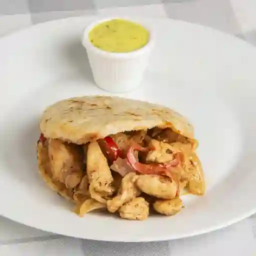 Arepa Rellena De Pollo Salteado Al Wok