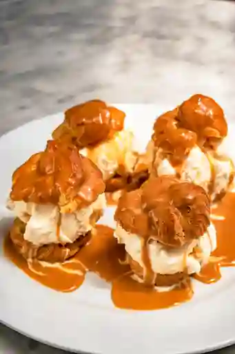 Profiteroles Arequipe