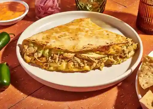 Quesadilla De Pollo En Salsa Verde