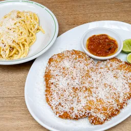 Milanesa De Pollo Con Ensalada