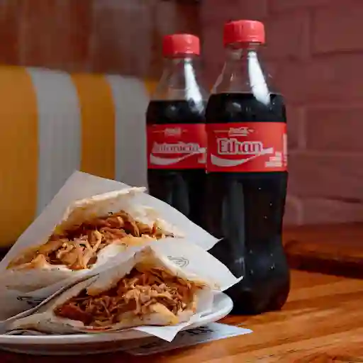 2 Arepa Mixta, 2 Coca Cola P.