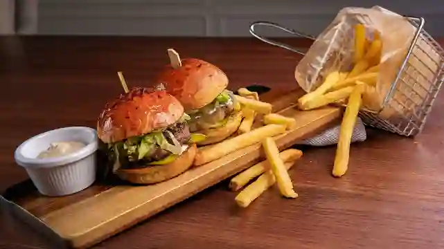 Lusa Hamburguesería Cervecera a Domicilio Lusa Hamburguesería Cervecera