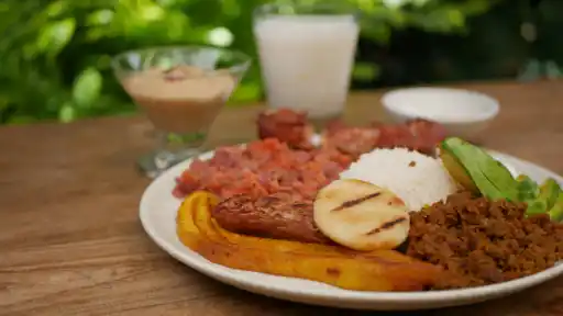 La Hoja Bistro