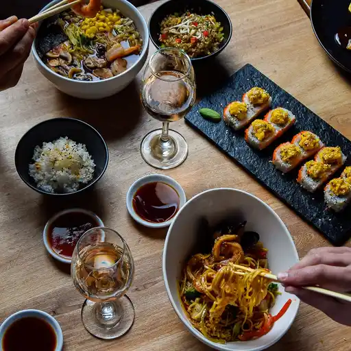 Akami Sushi Wok