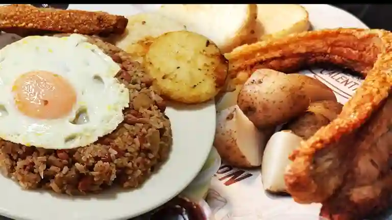 Tremendo Calentado y Chicharron
