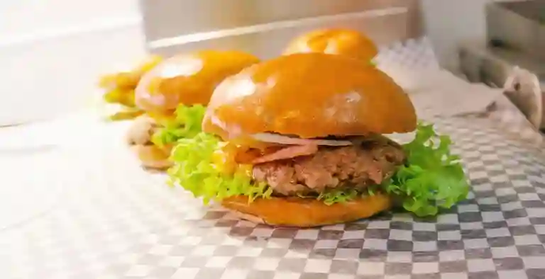 La Mentora Hamburguesa a Domicilio La Mentora Hamburguesa