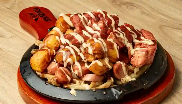 Legendaria Salchipaperia Burger Wings