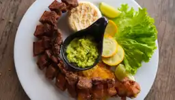 Camaleon Tipicos Chicharrones