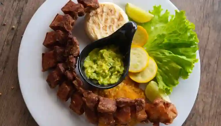Camaleon Tipicos Chicharrones