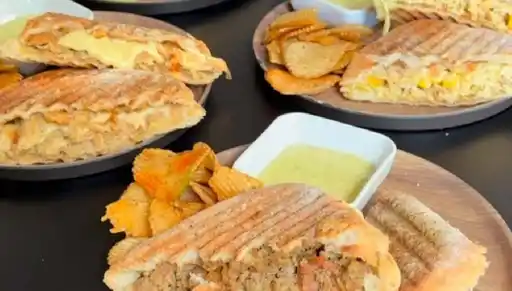 Moma Cafe y Sandwich