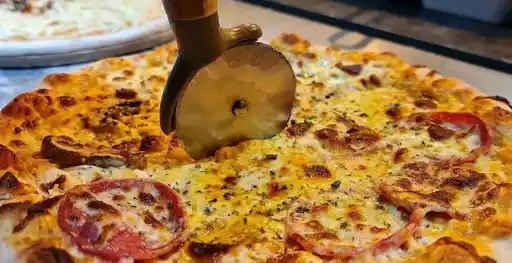 La Artesana Pizzeria