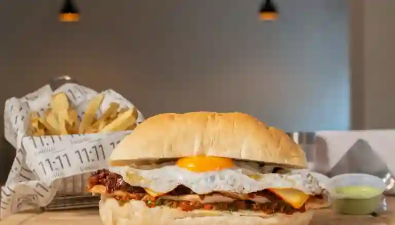 11:11 Lomitos a Domicilio 11:11 Lomitos