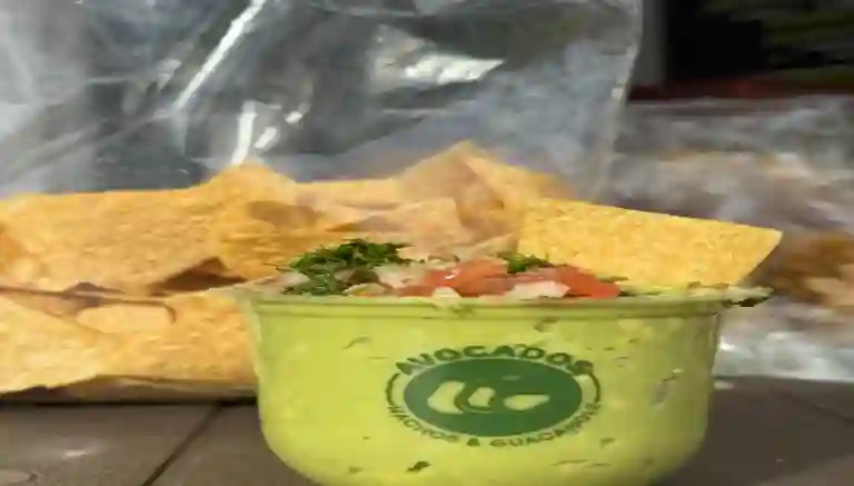 Avocados Nachos y Guacamole